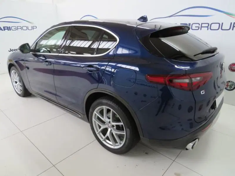Alfa Romeo Stelvio usata a Lodi (4)