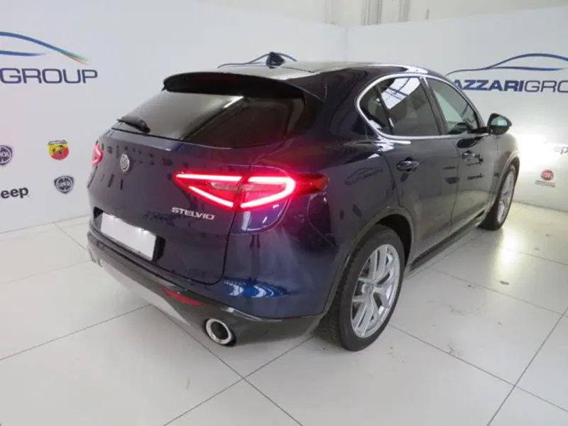 Alfa Romeo Stelvio usata a Lodi (7)