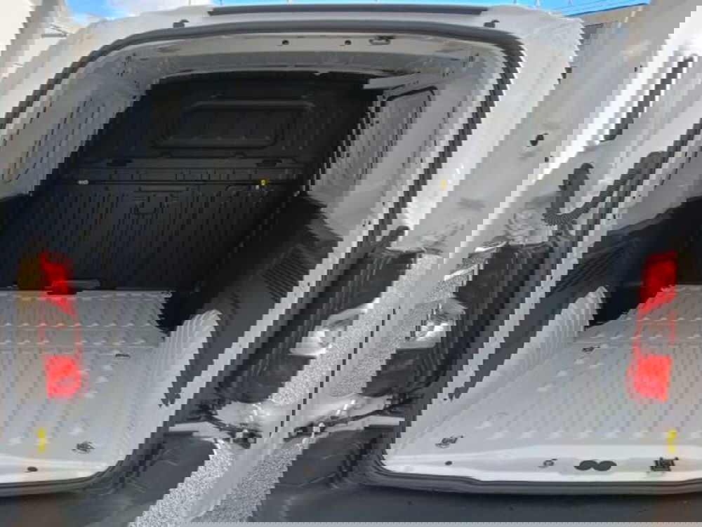 Peugeot Partner Furgone nuova a Brescia (11)
