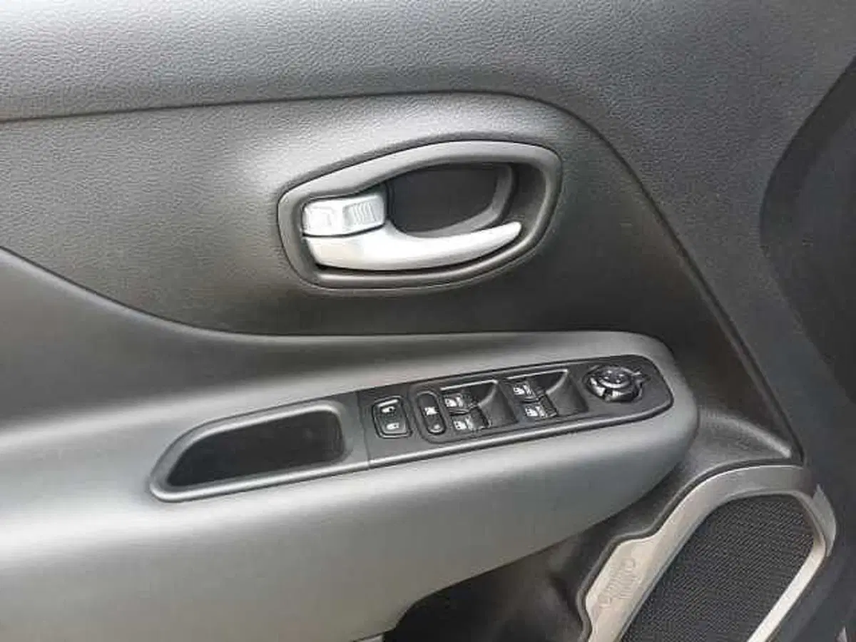 Jeep Renegade usata a Venezia (16)