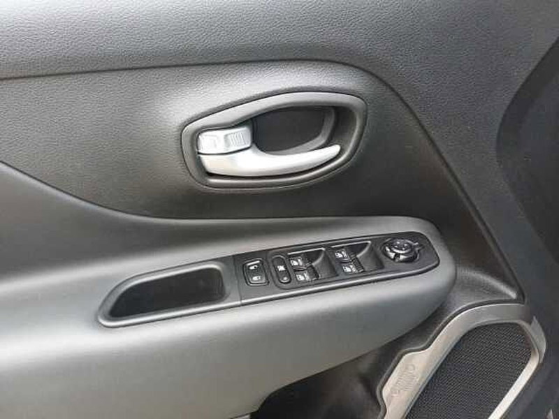 Jeep Renegade usata a Venezia (16)