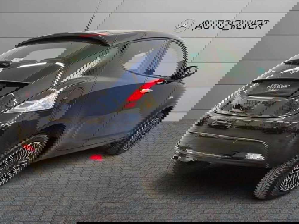 Lancia Ypsilon usata a Verona (2)