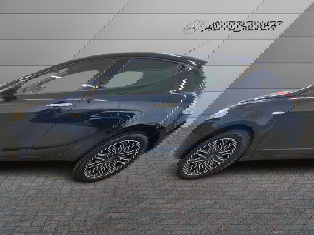 Lancia Ypsilon usata a Verona (6)