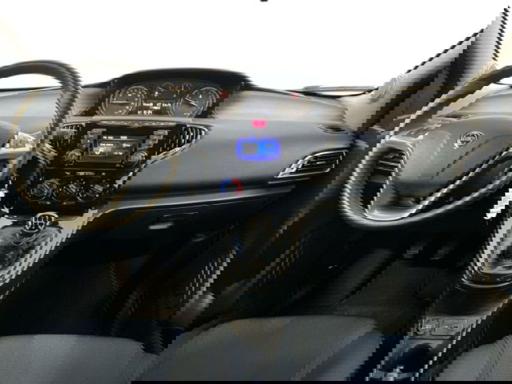 Lancia Ypsilon usata a Verona (9)