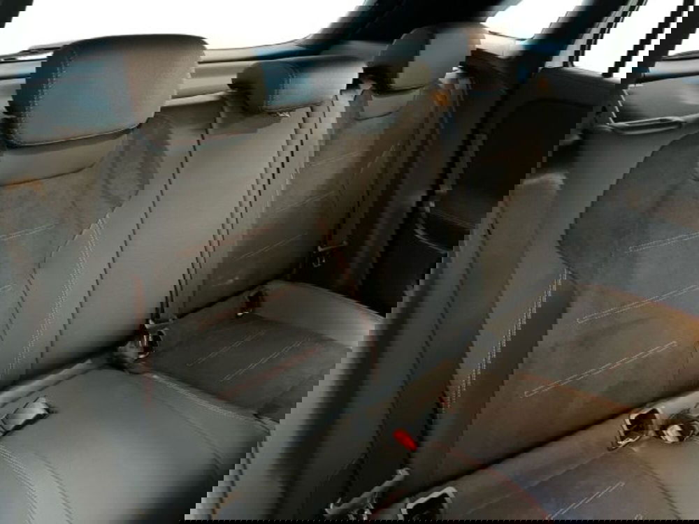 Mercedes-Benz GLA SUV nuova a Verona (15)