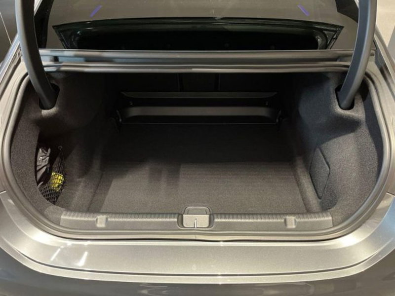 Mercedes-Benz EQE nuova a Verona (7)