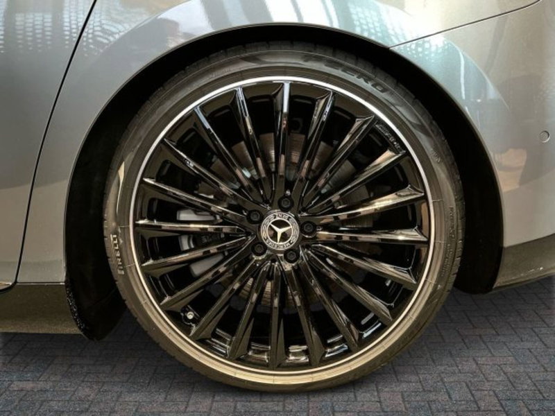 Mercedes-Benz EQE nuova a Verona (5)