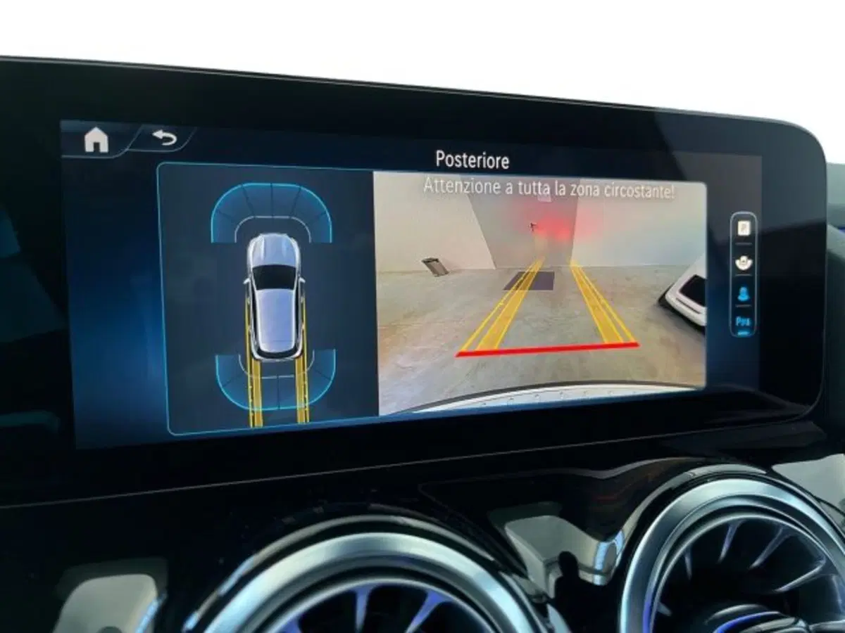 Mercedes-Benz GLA SUV nuova a Verona (5)