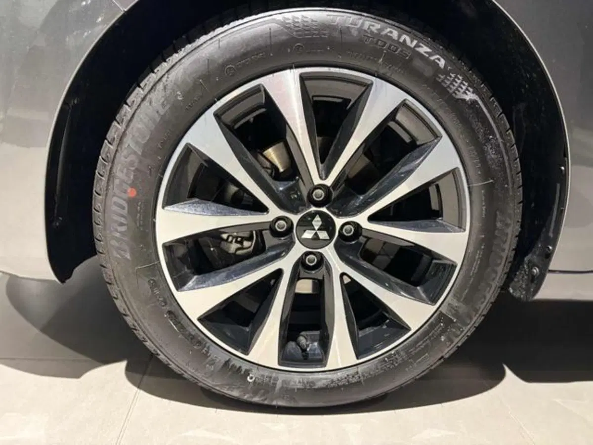 Mitsubishi Colt nuova a Pesaro-Urbino (3)