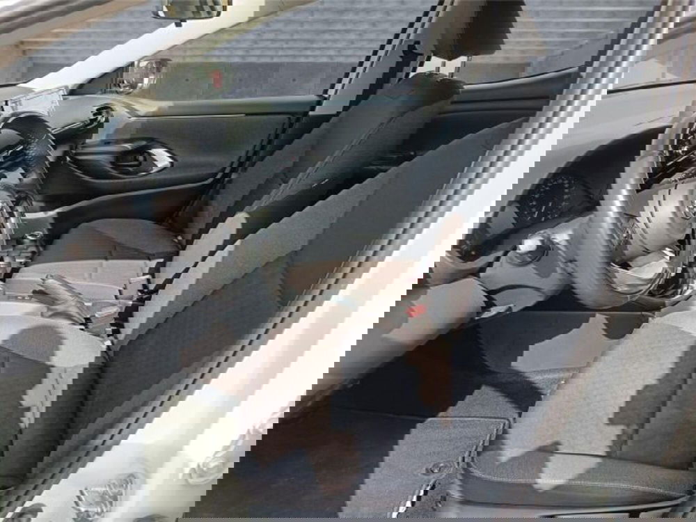 Toyota Yaris usata a Bari (11)