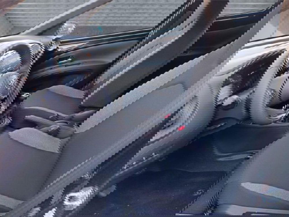 Toyota Aygo X nuova a Bari (11)