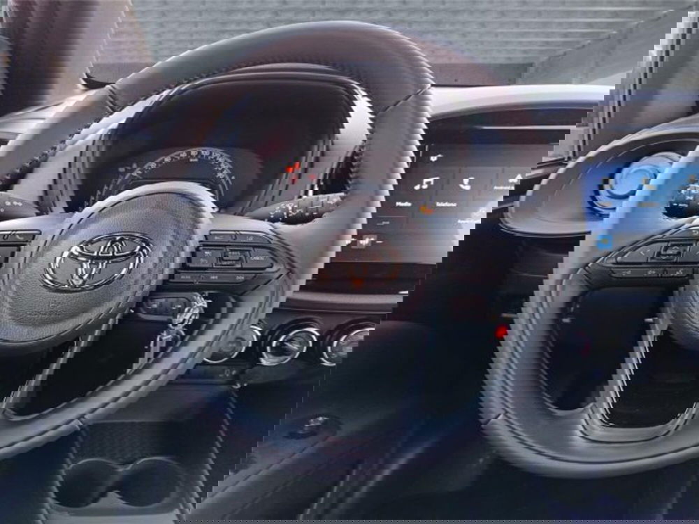 Toyota Aygo X nuova a Bari (14)