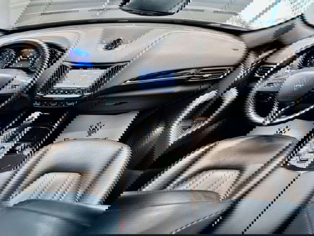 Maserati Levante usata a Torino (15)