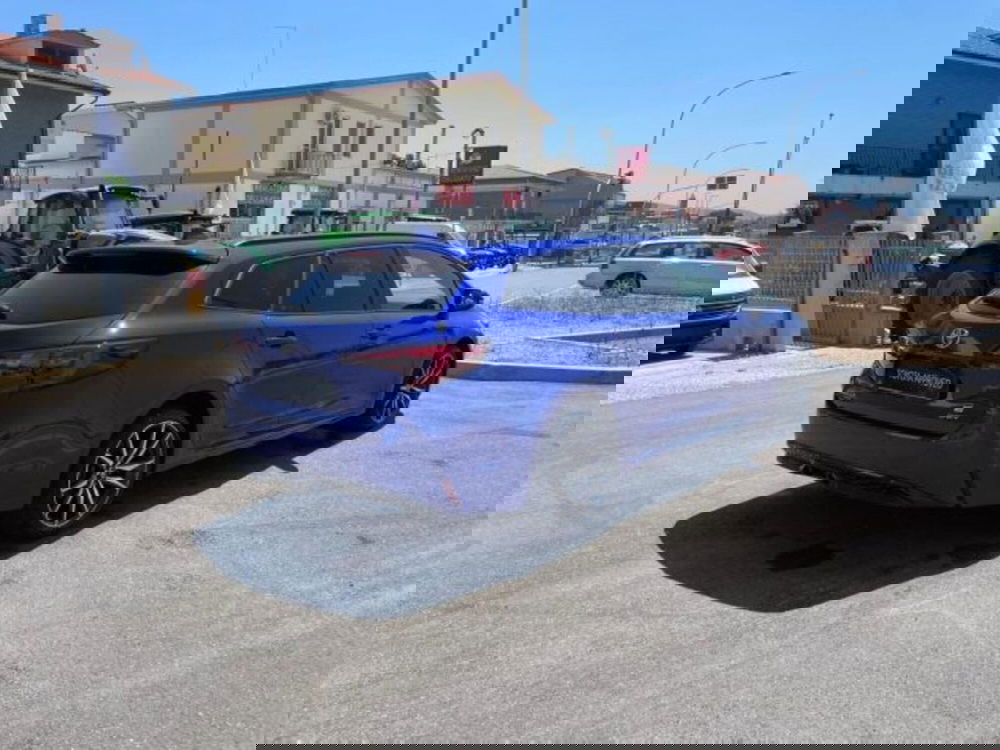 Toyota Corolla Touring Sports nuova a Sassari (3)