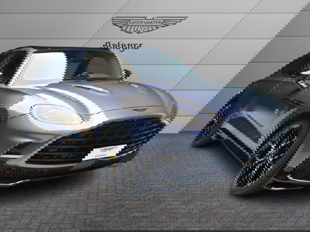 Aston Martin DBX nuova a Bologna