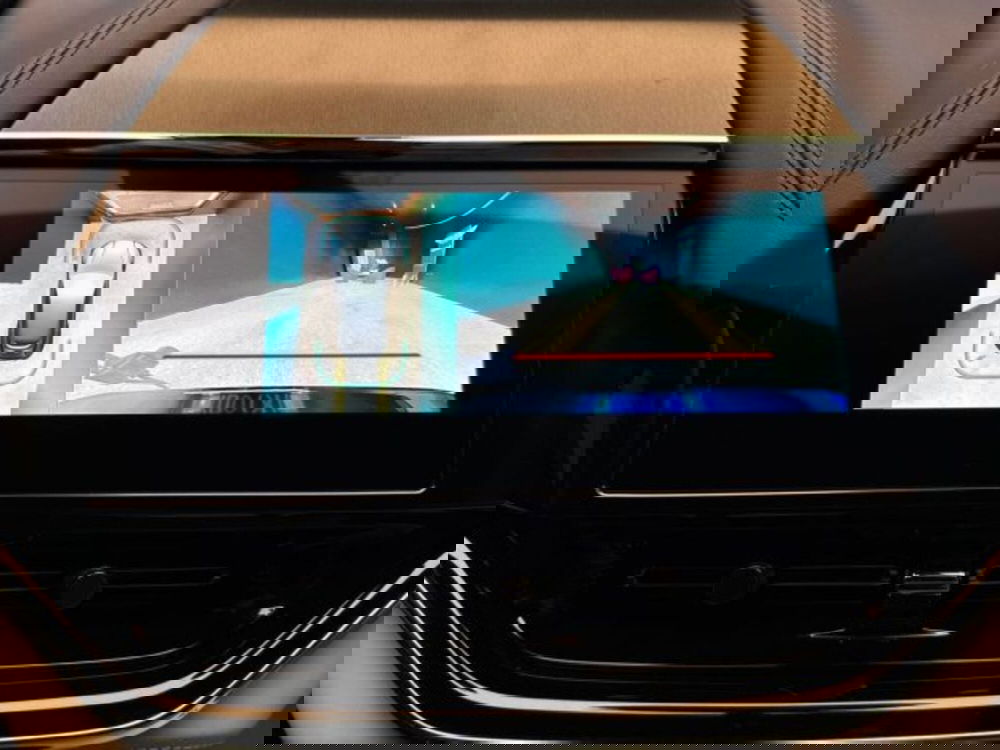 Aston Martin DBX nuova a Bologna (11)