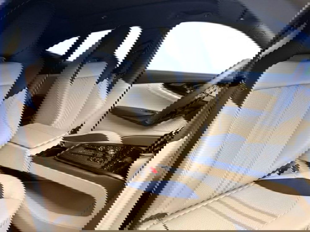 Aston Martin DBX nuova a Bologna (15)