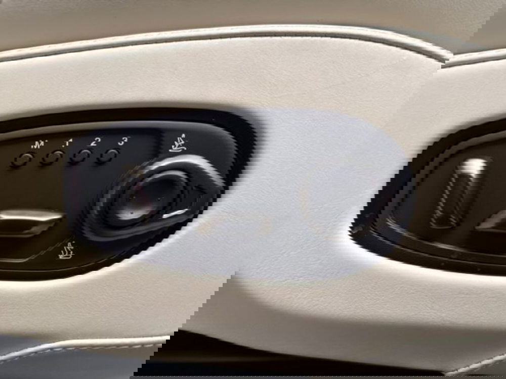 Aston Martin DBX nuova a Bologna (19)