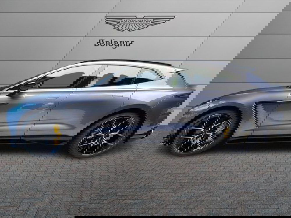 Aston Martin DBX nuova a Bologna (2)