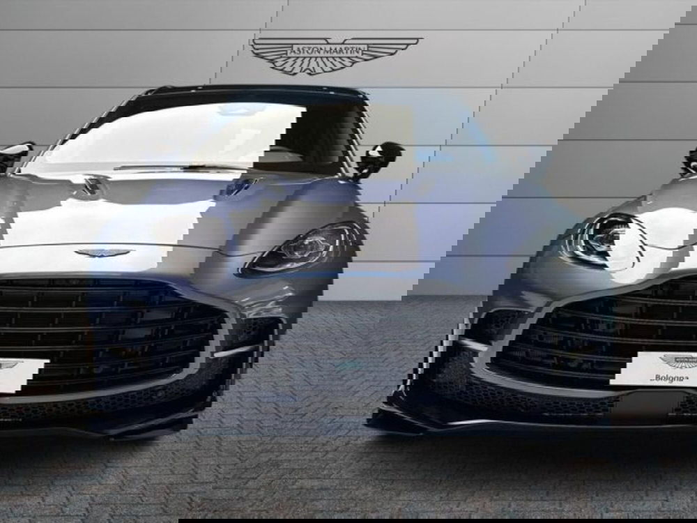 Aston Martin DBX nuova a Bologna (3)