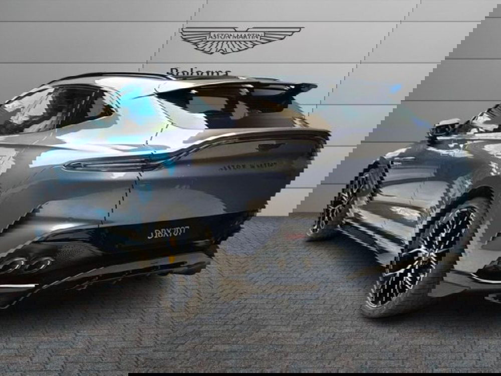 Aston Martin DBX nuova a Bologna (4)