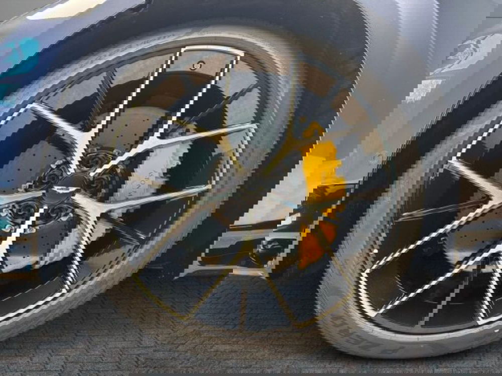 Aston Martin DBX nuova a Bologna (7)