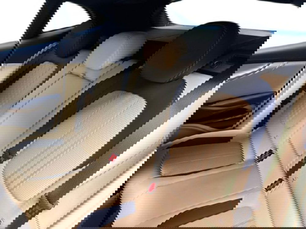 Aston Martin DBX nuova a Bologna (8)