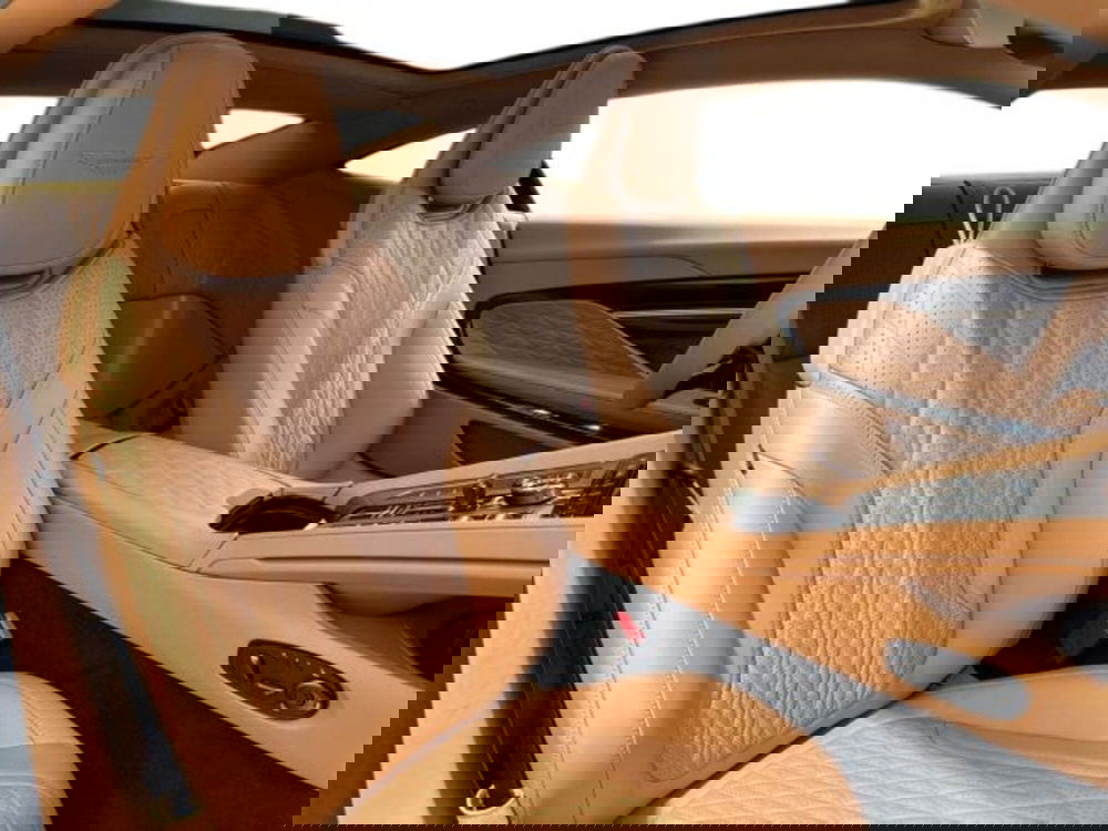 Aston Martin DB12 nuova a Bologna (14)