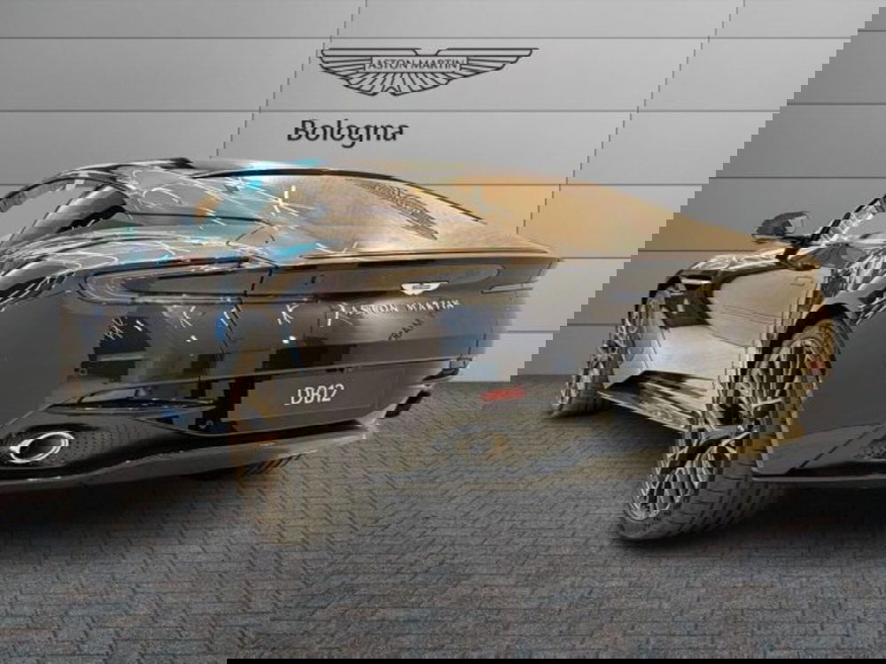 Aston Martin DB12 nuova a Bologna (3)