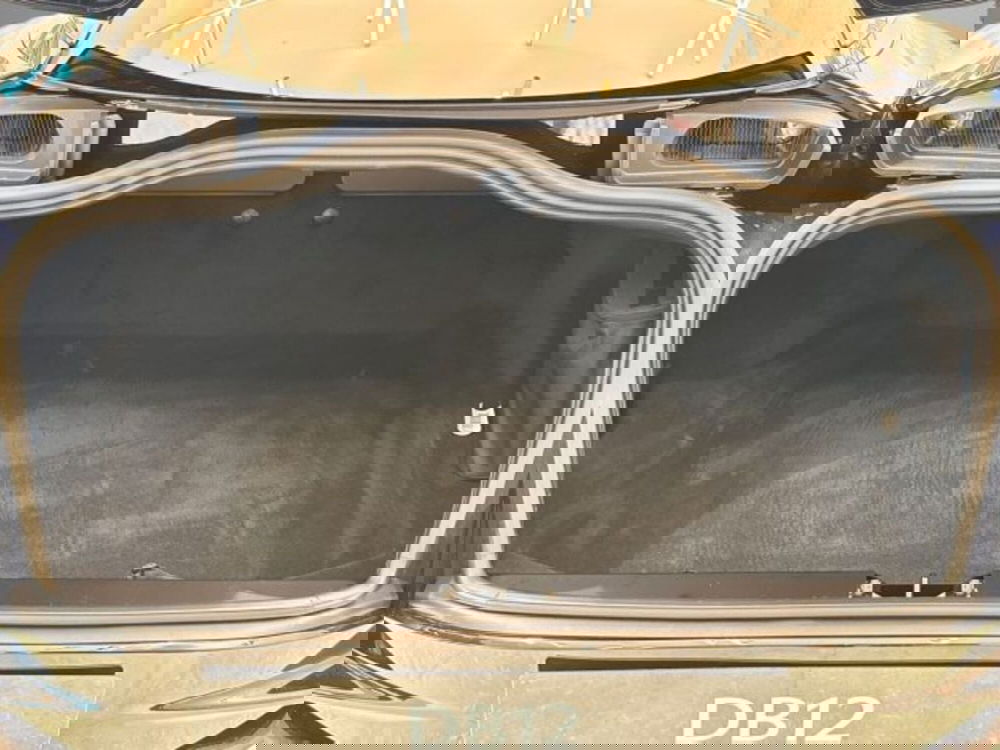 Aston Martin DB12 nuova a Bologna (5)