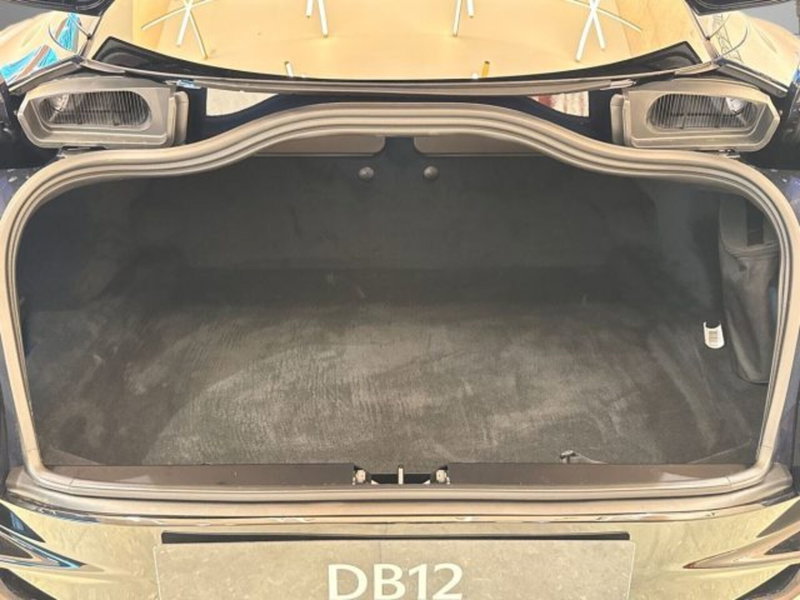 Aston Martin DB12 nuova a Bologna (5)