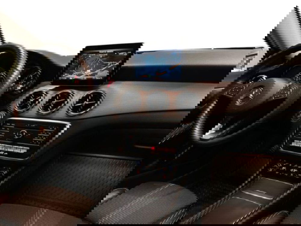 Mercedes-Benz GLA SUV usata a Avellino (15)
