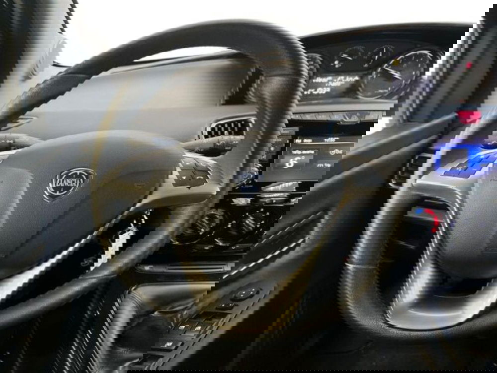 Lancia Ypsilon usata a Verona (11)