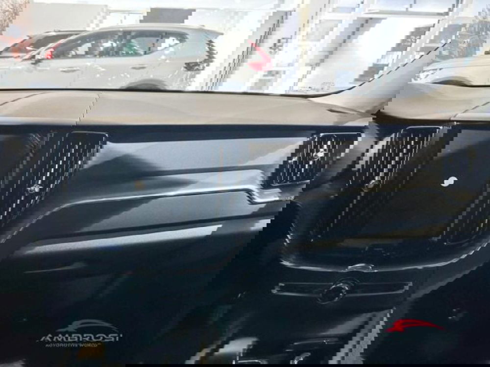 Volvo XC60 nuova a Perugia (10)