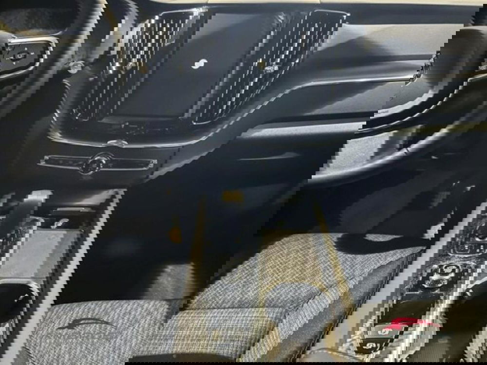 Volvo XC60 nuova a Perugia (9)