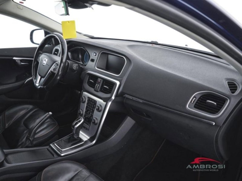 Volvo V40 Cross Country usata a Perugia (12)