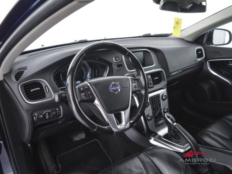 Volvo V40 Cross Country usata a Perugia (8)