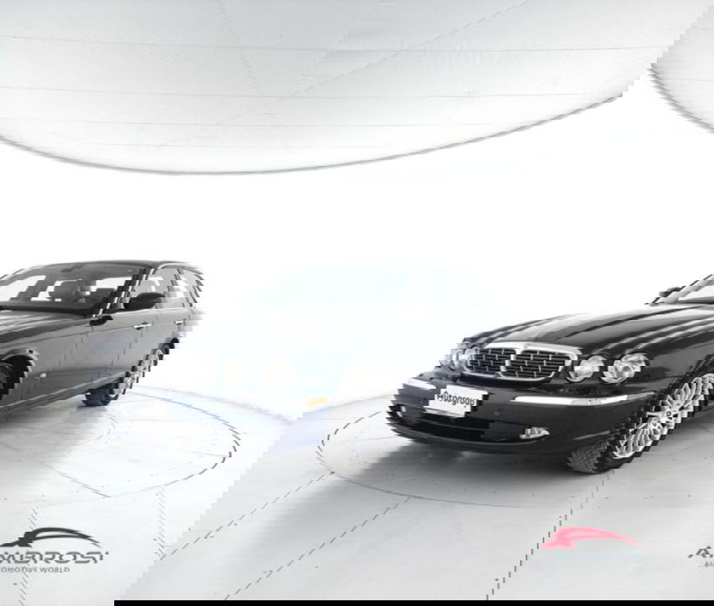 Jaguar XJ usata a Perugia