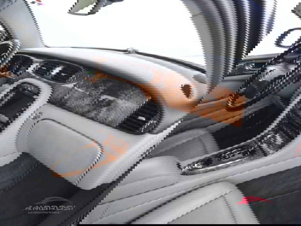 Jaguar XJ usata a Perugia (12)