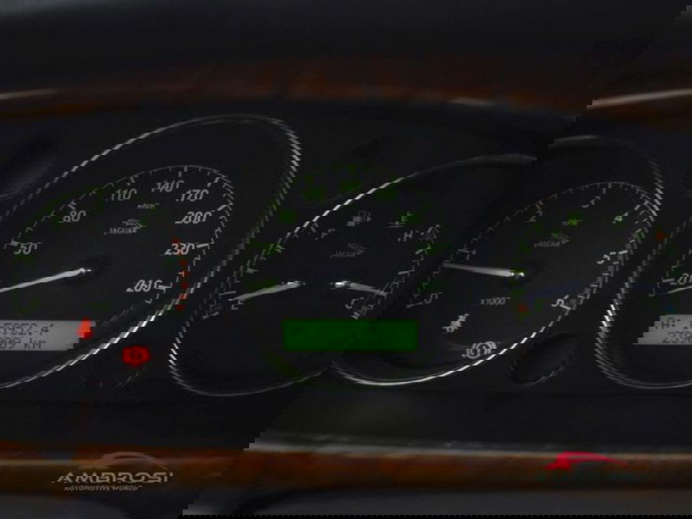 Jaguar XJ usata a Perugia (13)