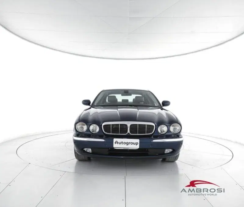 Jaguar XJ usata a Perugia (5)