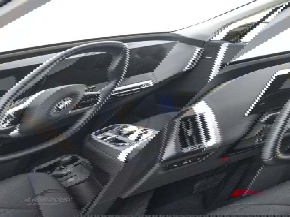 BMW iX usata a Perugia (8)
