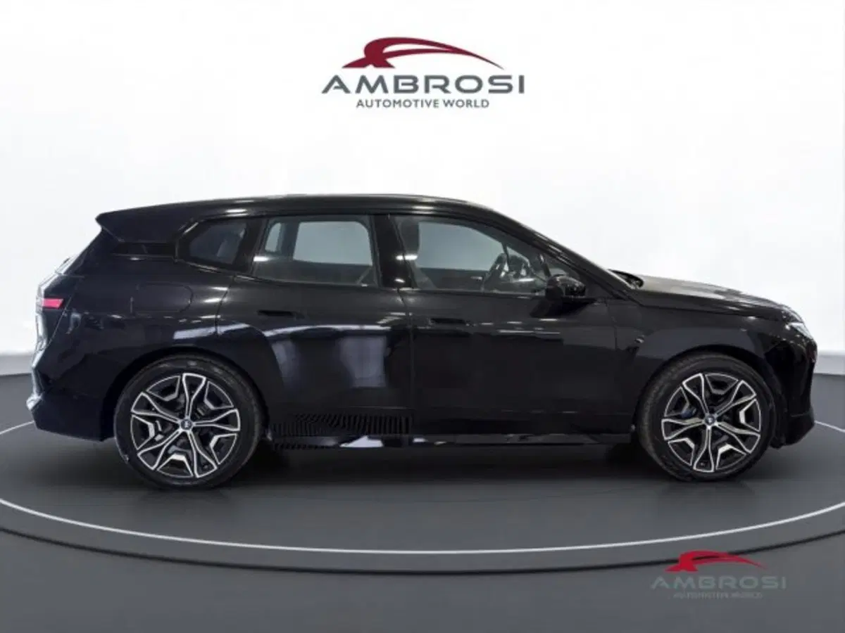 BMW iX usata a Perugia (5)