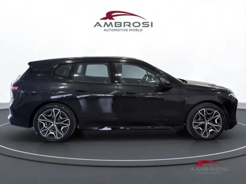 BMW iX usata a Perugia (5)