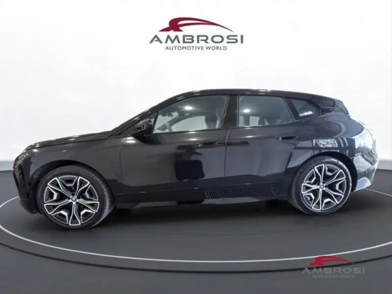 BMW iX usata a Perugia (6)