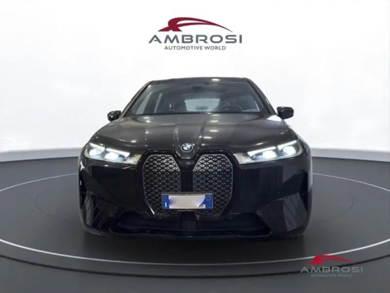 BMW iX usata a Perugia (7)