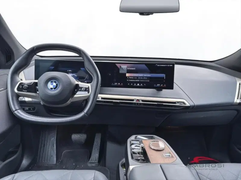 BMW iX usata a Perugia (15)