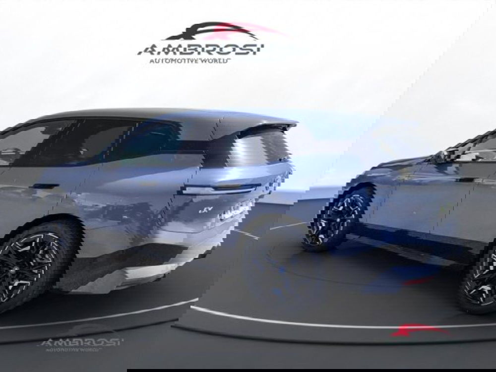 BMW iX usata a Perugia (4)