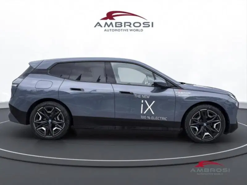 BMW iX usata a Perugia (5)