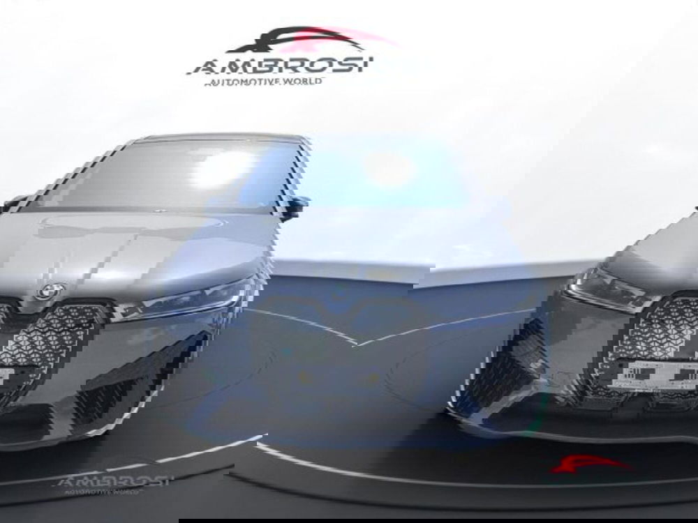 BMW iX usata a Perugia (7)